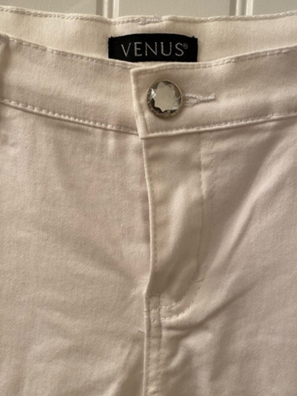 Venus Women’s Size 10 White Skinny Jeans with Floral Decals on the Legs NWOT - Picture 8 of 9